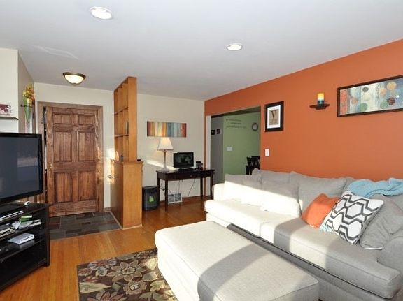 3rd image of 3806 Brooklawn Cir