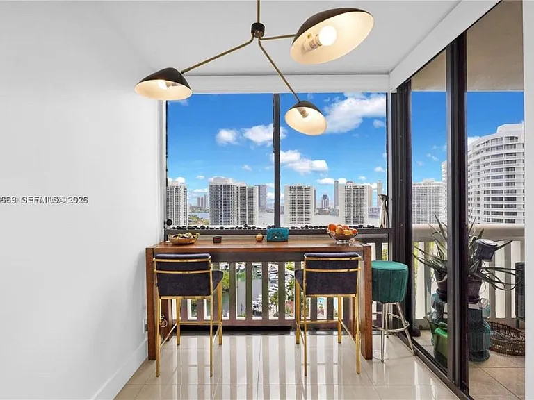 1000 W Island Blvd #2508 — Photo 34
