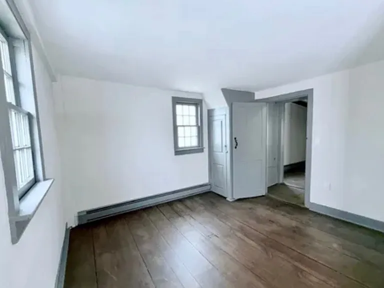 102 E Union St — Photo 14