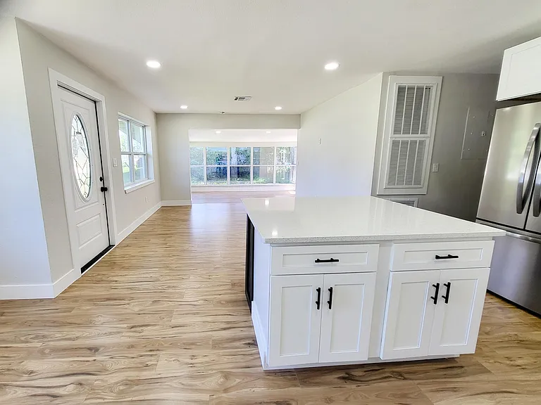 1660 Vernon Dicks Dr — Photo 4