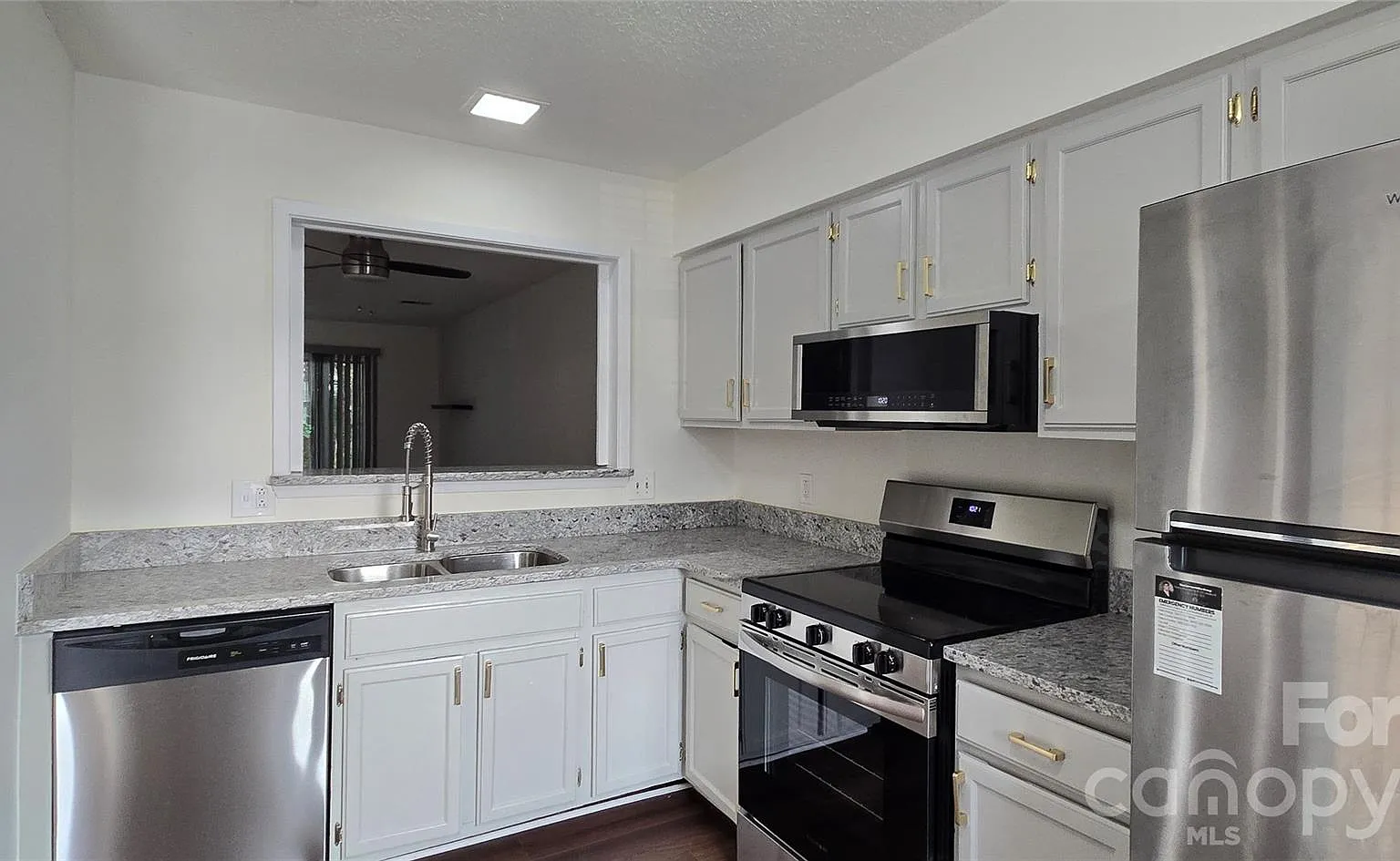 2 bed, 1.5 bath, $1,625 — Photo 3