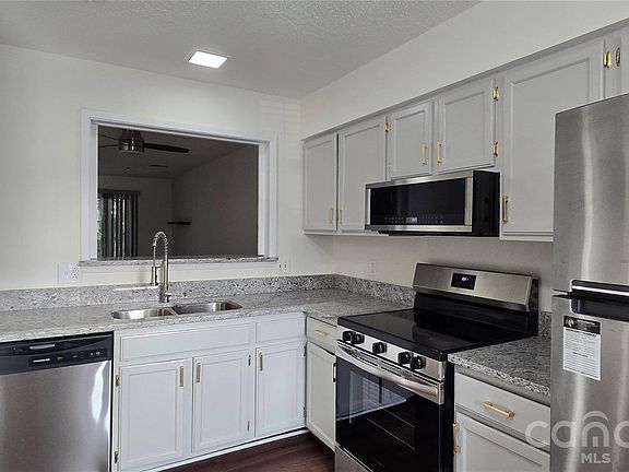 3rd image of 3109 Heathstead Pl