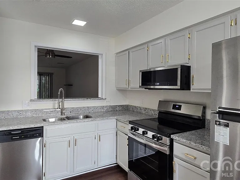 3109 Heathstead Pl — Photo 3