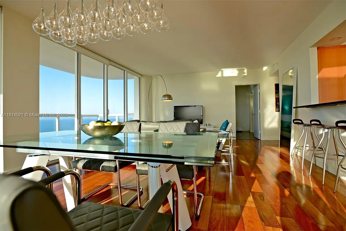 Building Photo - 6365 Collins Ave #3908