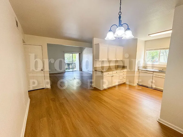 2536 White Oak Pl #2 — Photo 6