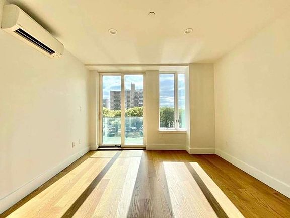 3rd image of 59 Montrose Ave