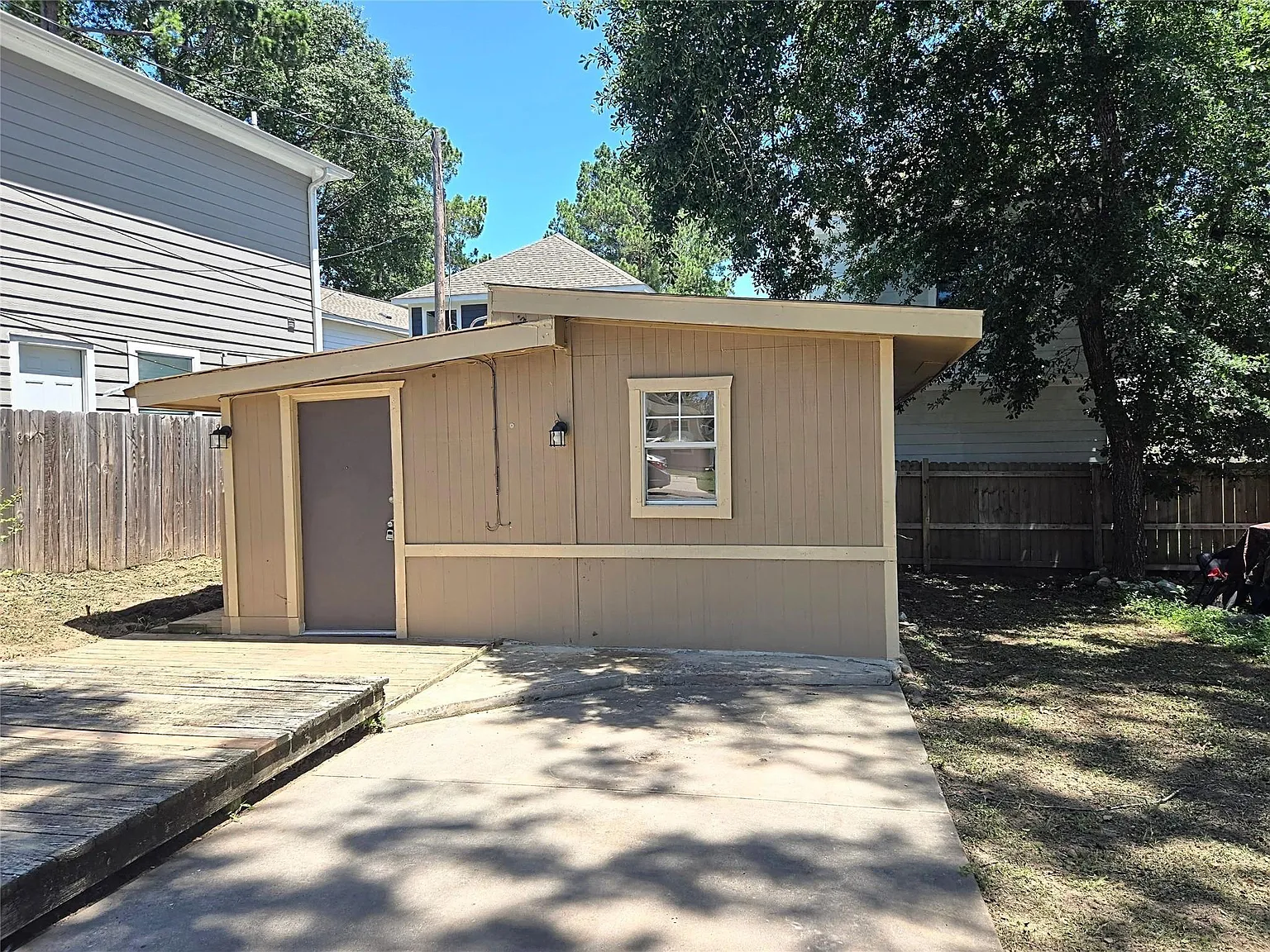 1 bed, 1.0 bath, 360 sqft, $650 — Photo 2