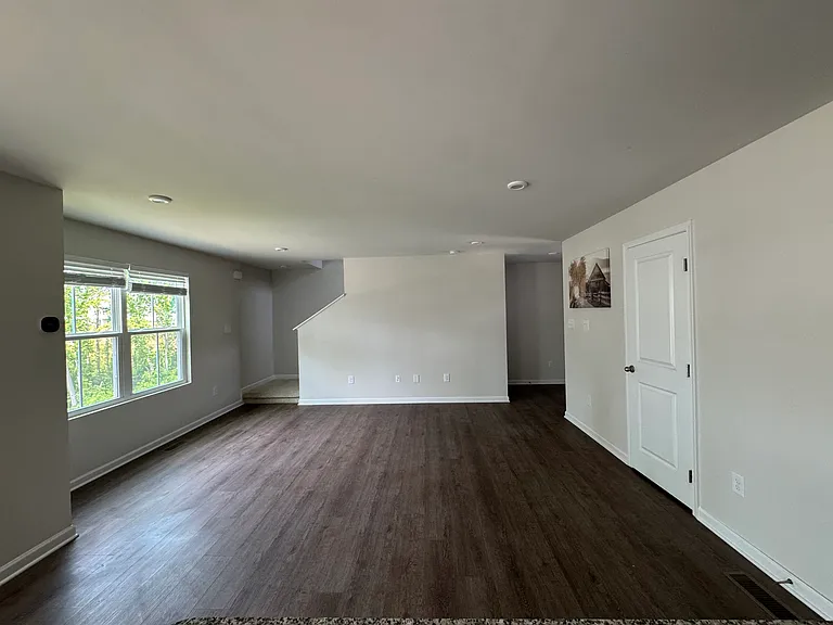 201 Thicket Dr — Photo 3