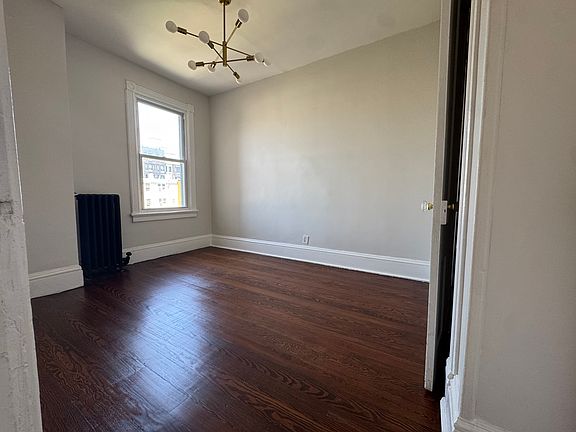 4th image of 309 Summit Ave #1