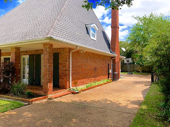 2nd image of 4809 Marseilles Pl