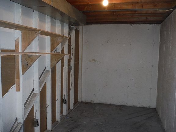 5th image of 7242 W Gardenia Ave
