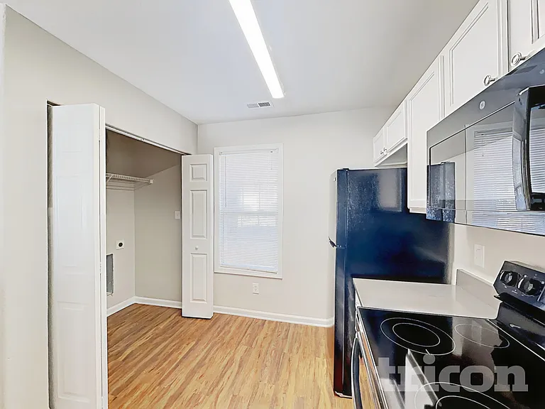 4504 Valendra Dr — Photo 5