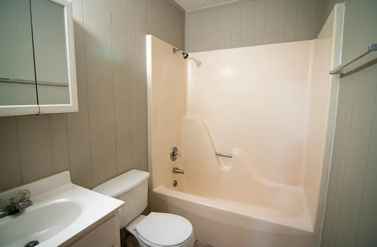 400 Live Oak Spacious 2 Bedroom Apartment with On-Site Laundry — Photo 2