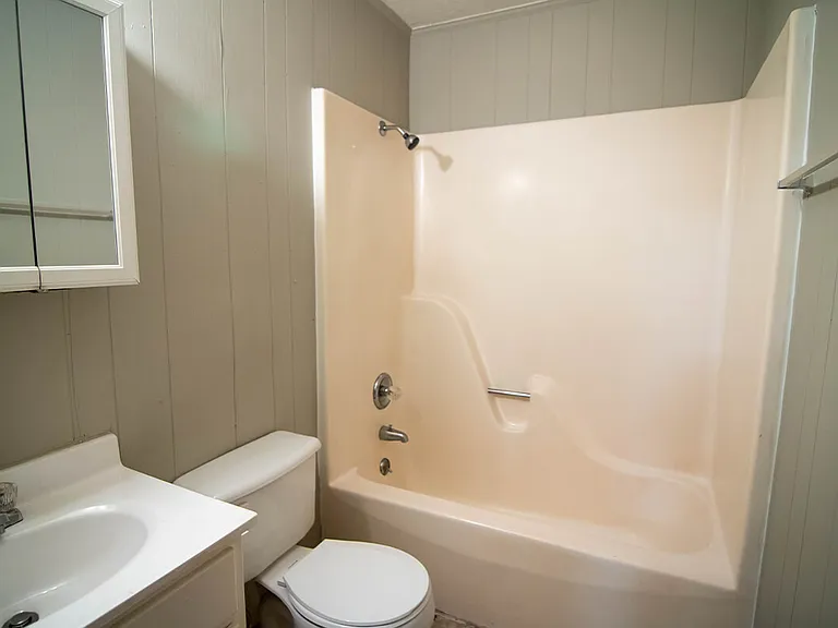 400 Live Oak Spacious 2 Bedroom Apartment with On-Site Laundry — Photo 2