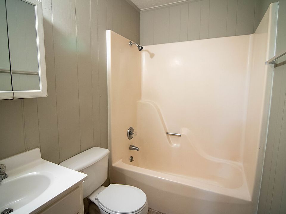 400-Live-Oak-bathroom_08052020