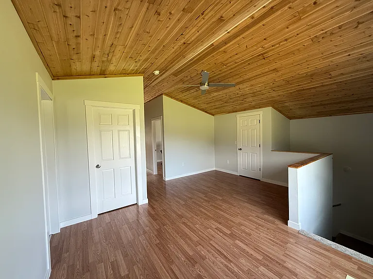 37 Lakeview Rd — Photo 6