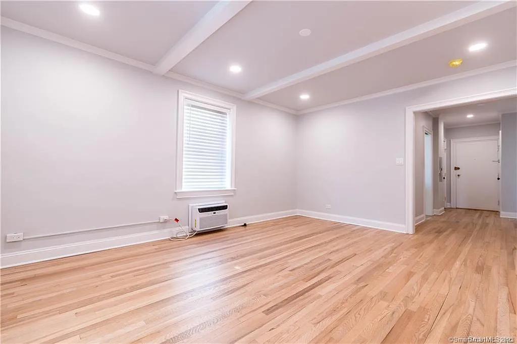 Building Photo - 140 Woodside Grn #2B
