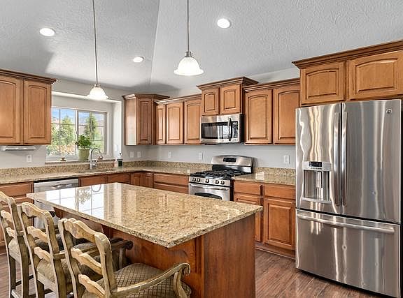 4th image of 734 W Sandhill Dr