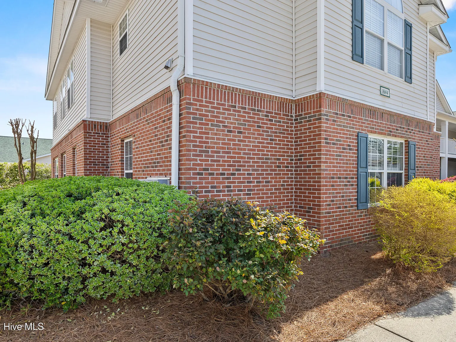 3 bed, 2.0 bath, $2,100 — Photo 3