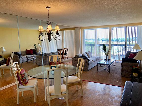 3rd image of 2425 Presidential Way APT 701