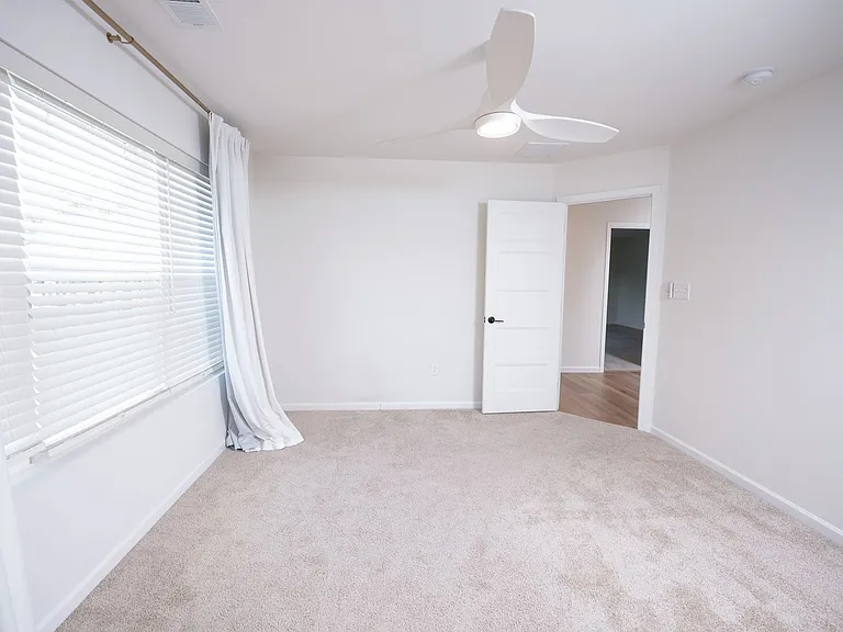 245 Hollyhock Dr — Photo 41
