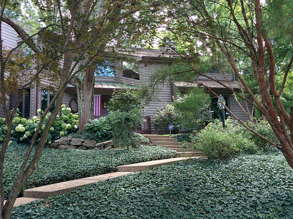 1st image of 425 Hillcrest Dr