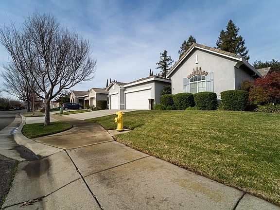 2nd image of 3381 Paris Way