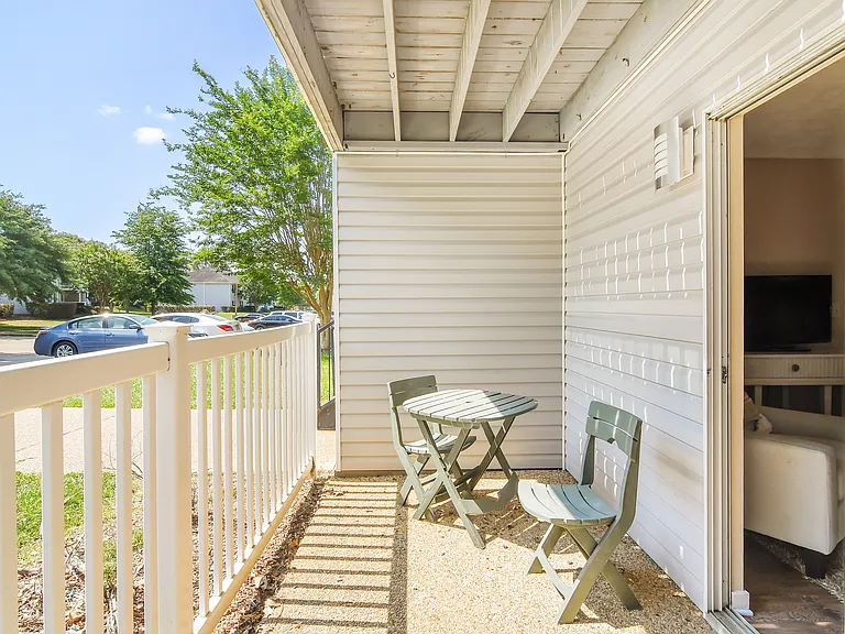 Parklane Apartment Homes — Photo 11