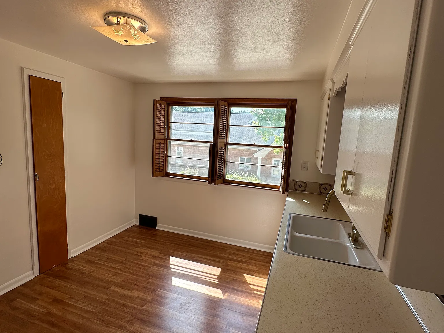 1 bed, 850 sqft, $1,250 — Photo 2