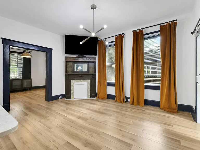 1407 Hubbard St — Photo 10