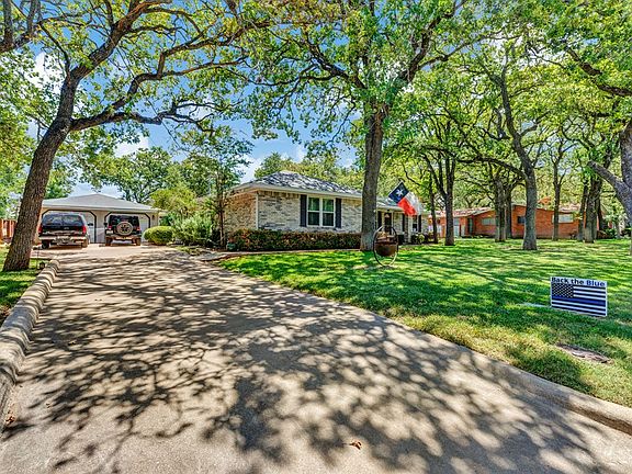2nd image of 105 SE Cristol Dr