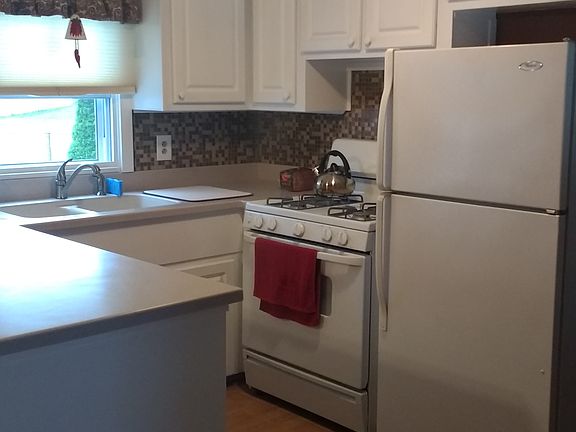 2nd image of 15 Bulova Dr
