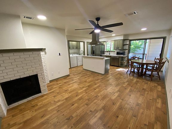 3rd image of 421 W San Antonio St APT C4