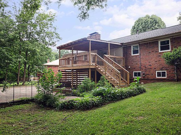 3rd image of 1909 Beechwood Dr
