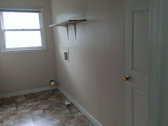 3rd image of 310 W Oldham Ave