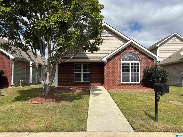 2107 Village Ln, Calera, AL 35040