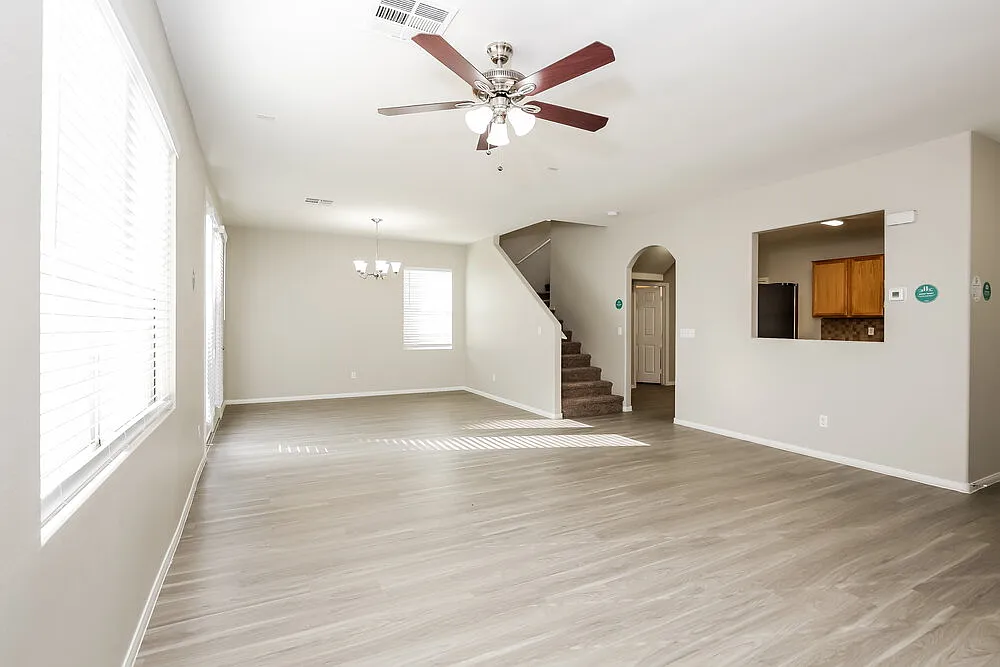 3 bed, 2.5 bath, 1736 sqft, $3,020 — Photo 4