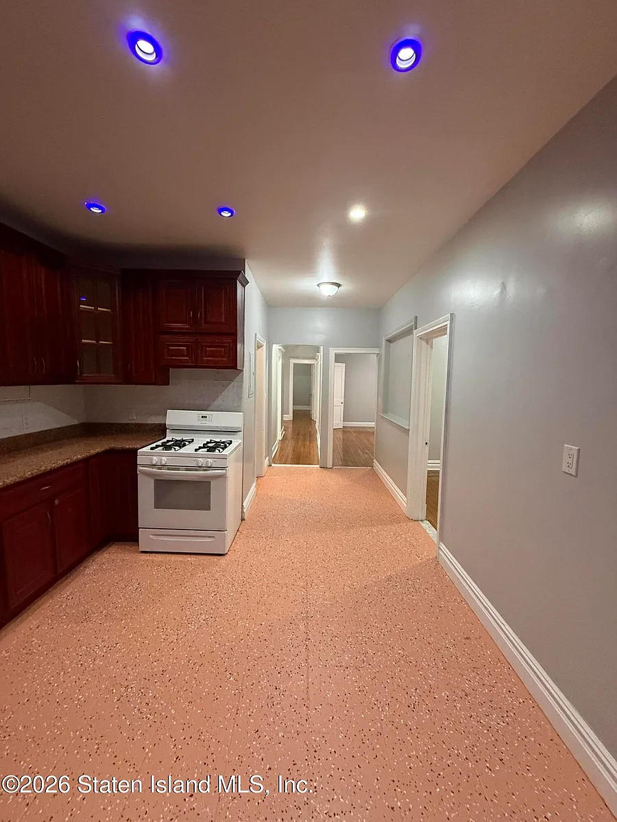 Building Photo - 335 Clifton Ave #1