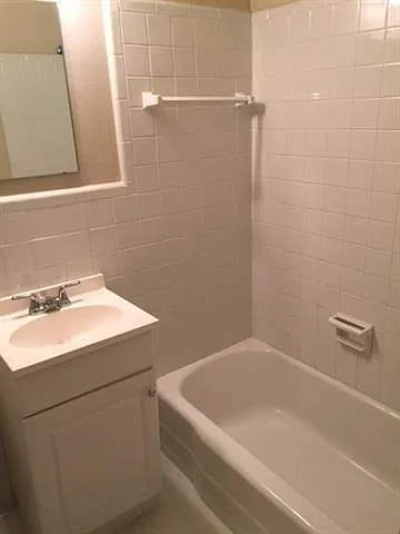 1 bed, 1.0 bath, 725 sqft, $925 — Photo 4