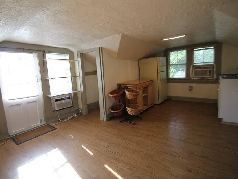 211 7th Ave N #5 — Photo 4