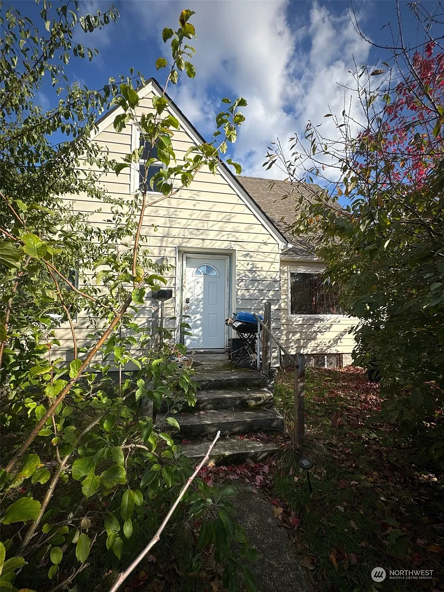 6021 S Montgomery Street photo 1