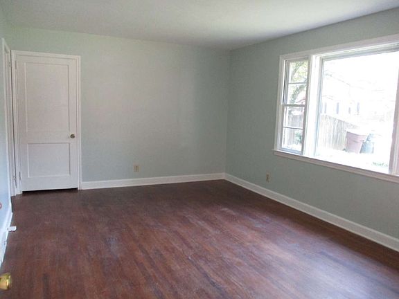 2nd image of 409 Mayflower Dr
