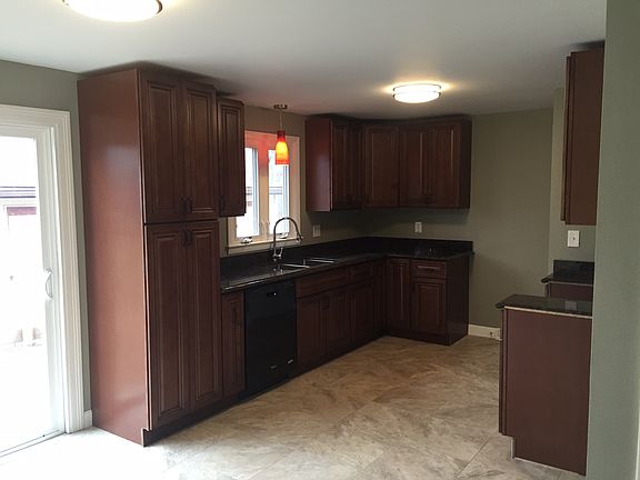 5th image of 39 Greenmeadow Dr