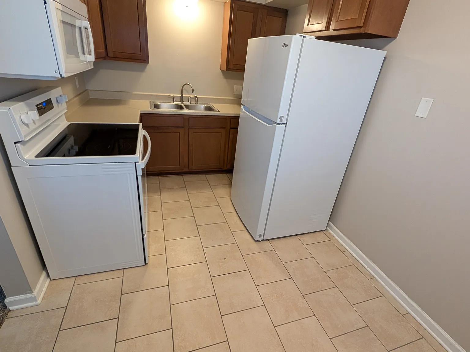 2 bed, 900 sqft, $1,400 — Photo 3