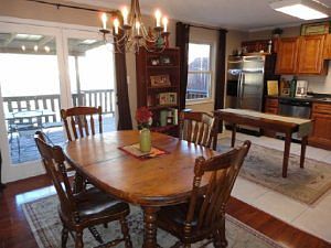 5th image of 915 Danville Cir
