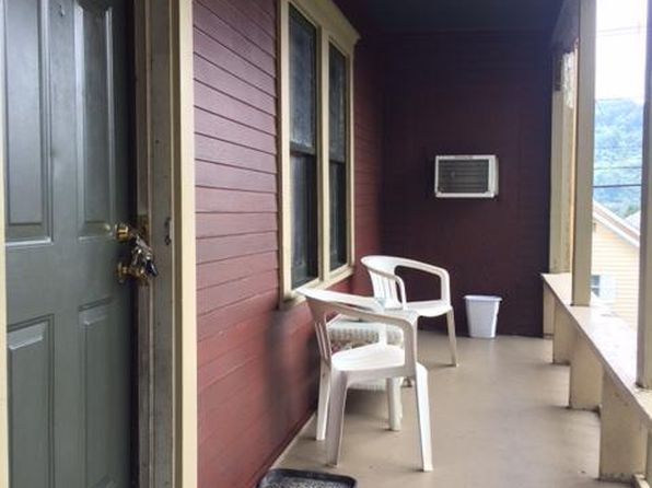 1028 Marshall St APT 1A