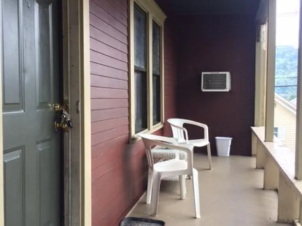 1028 Marshall St, McMechen, WV