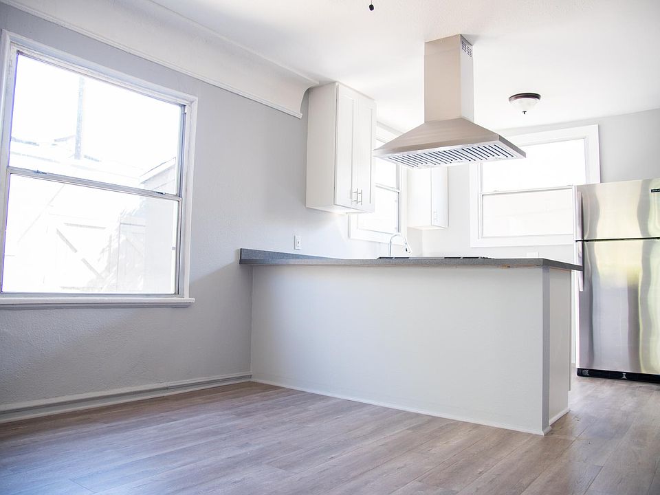 1st image of 378 Loma Dr #378