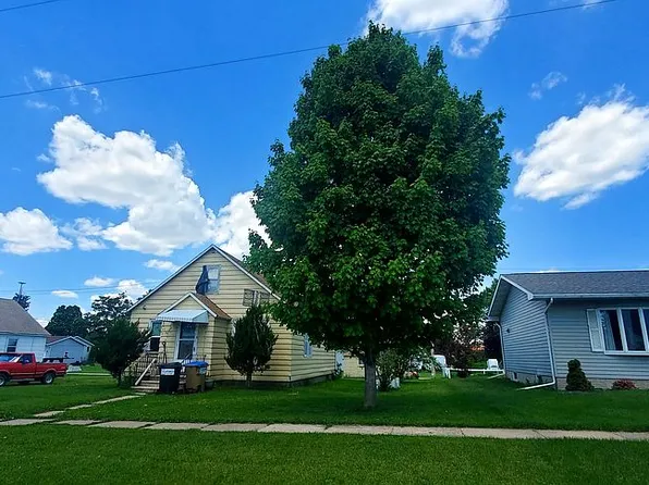 127 W Military Rd, Postville, IA 52162