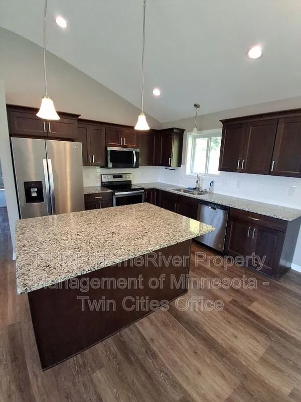 4 bed, 3.0 bath, 2702 sqft, $3,050 — Photo 3